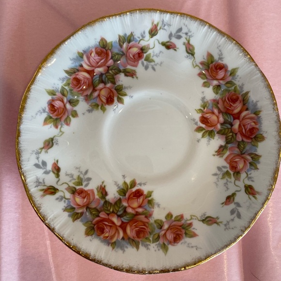 EUC Vtg Paragon Bone China Teacup and Saucer in Pattern “Elizabeth Rose” - Picture 5 of 11